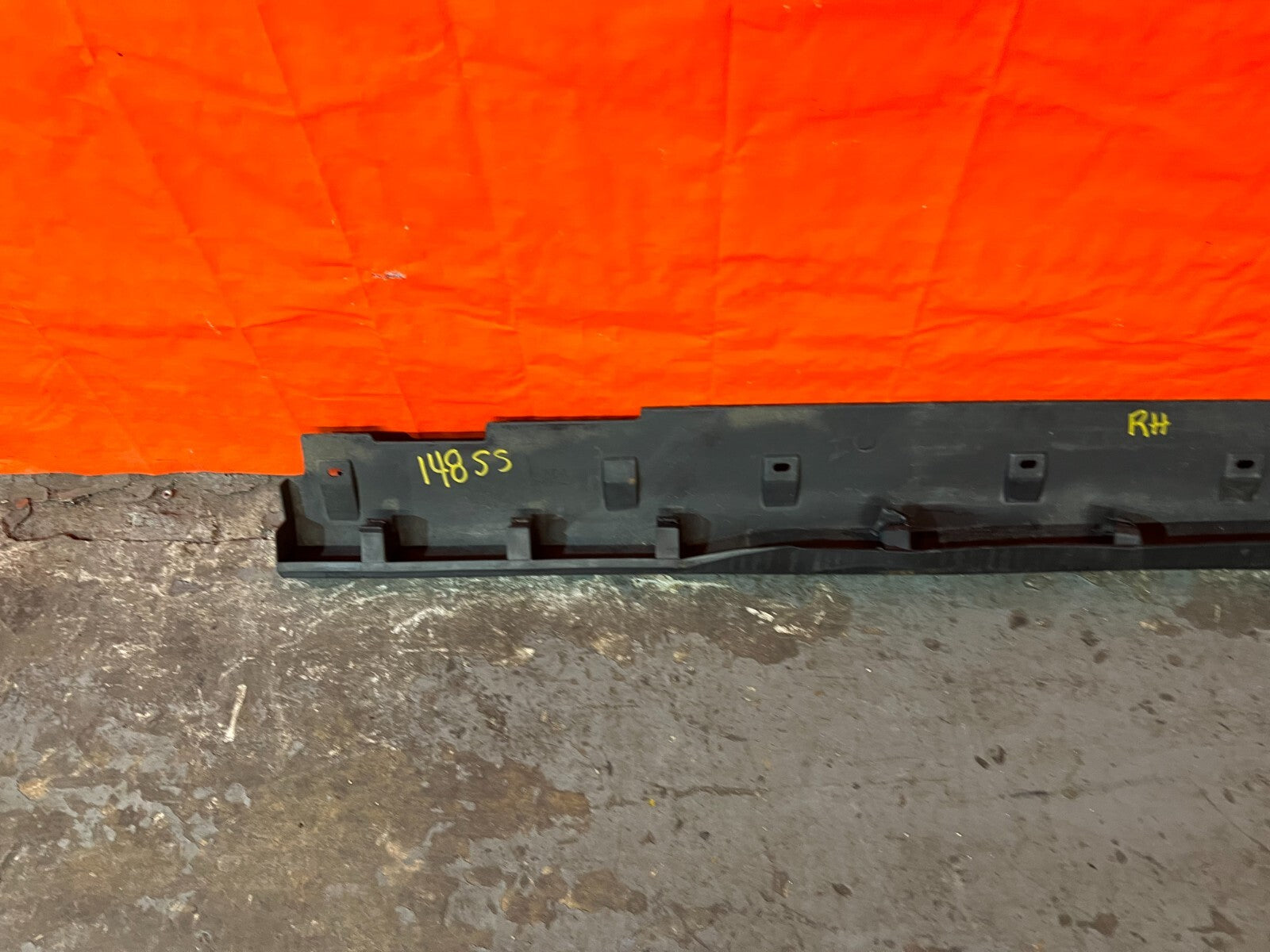 94 01 ACURA INTEGRA   2 DOOR   SIDE SKIRT ROCKER MODLING RIGHT SIDE OEM #1489