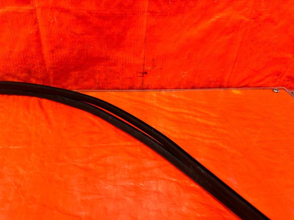 96 00 HONDA CIVIC SEDAN 4D   TOP OF THE ROOF WEATHER STRIP DRIP RETAINER OEM 29710