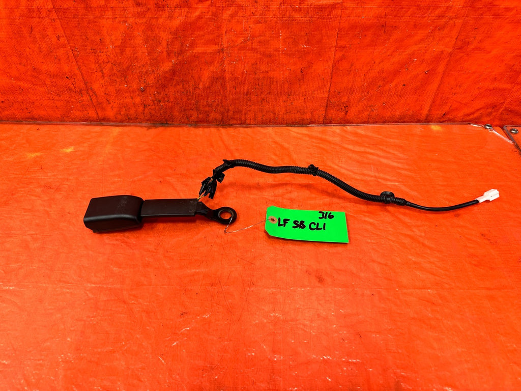 14 23 INFINITI Q50   DRIVER LEFT FRONT SEAT BELT BUCKLE CLIP   OEM 3160