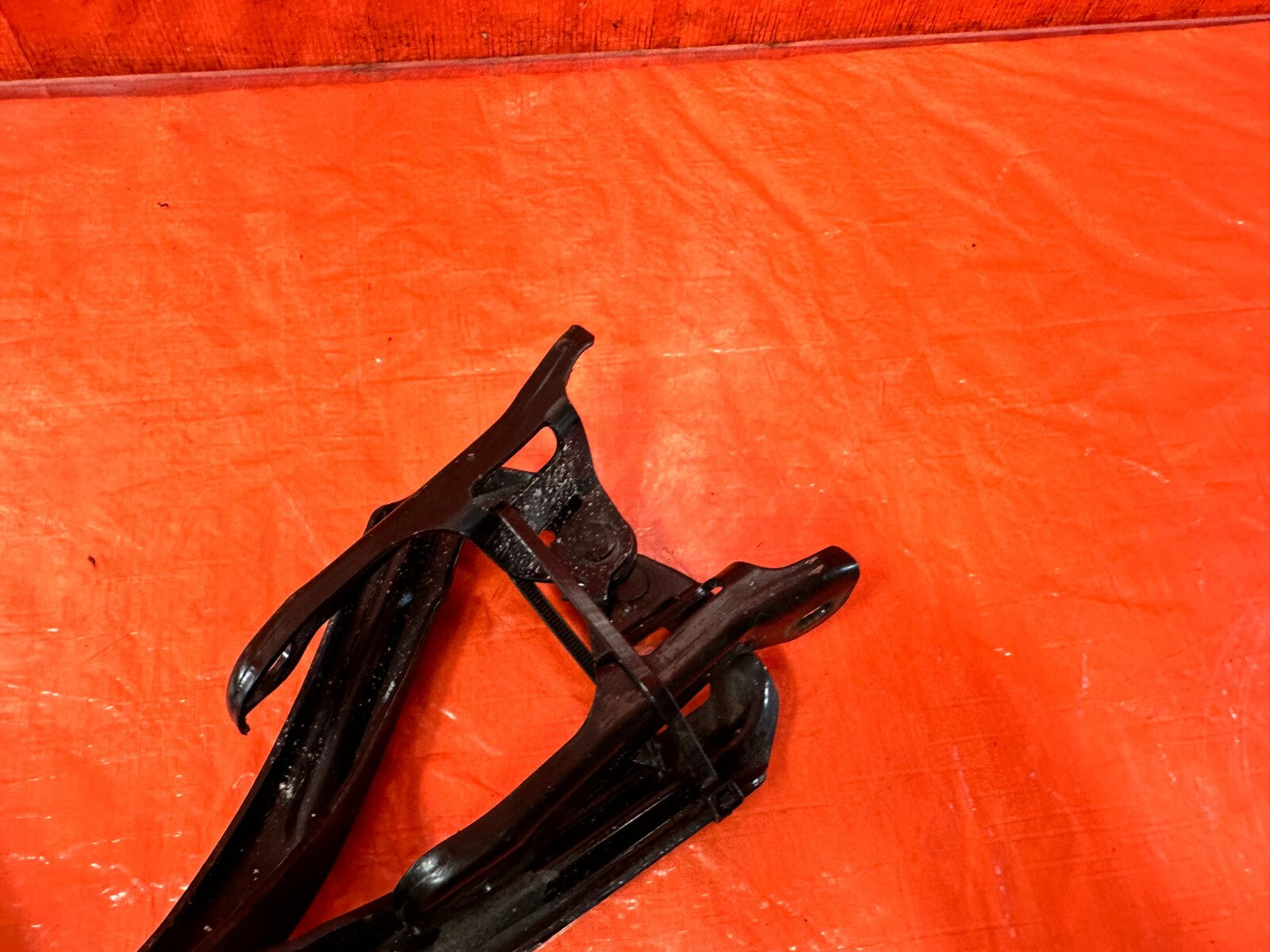 06 11 HONDA CIVIC   HOOD HINGES   DRIVER LEFT PASSENGER RIGHT HINGES OEM 2823