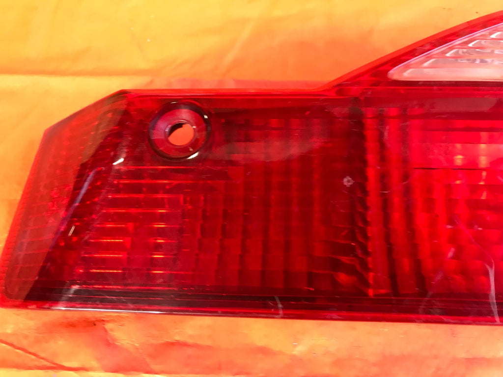 OEM 1998 98 HONDA ACCORD 4 DOOR SEDAN PASSENGER RIGHT INNER TAIL LIGHT TRUNK R3