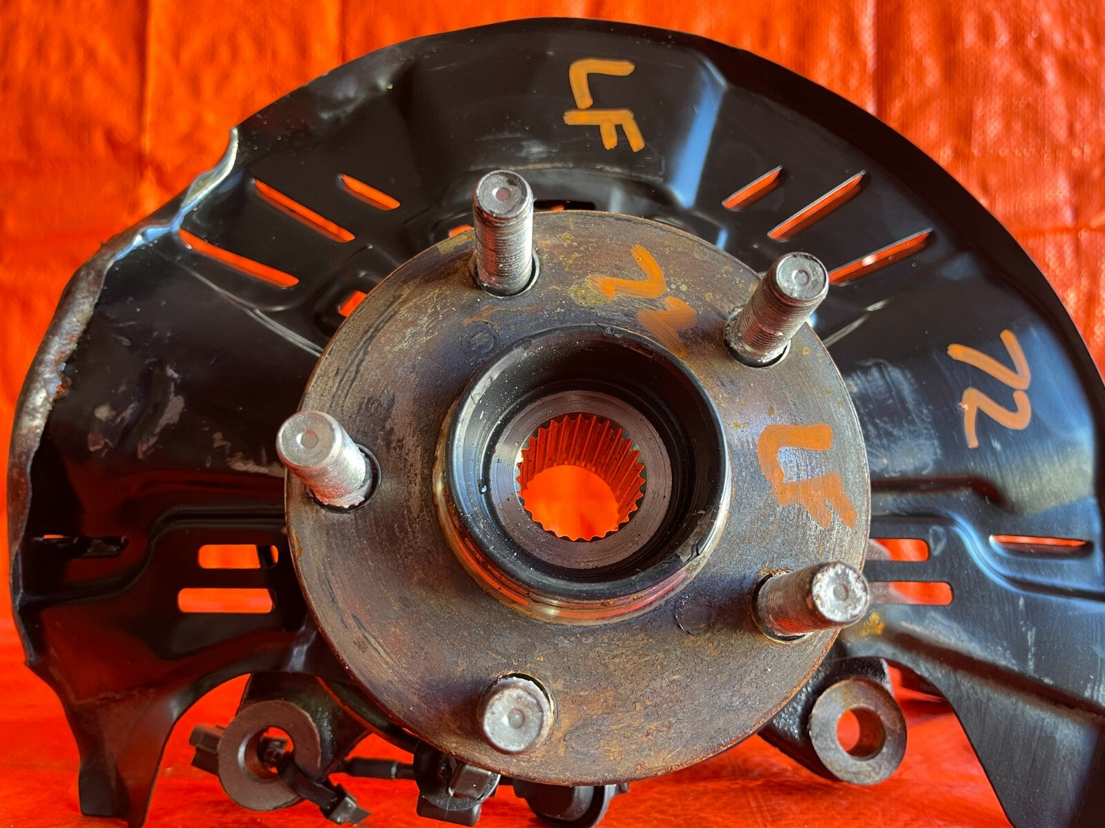 18 21 SUBARU CROSSTREK   AWD   DRIVER LEFT FRONT SPINDLE KNUCKLE HUB   OEM #725