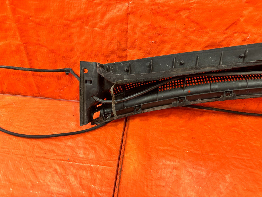 10 12 HYUNDAI GENESIS 2D COUPE   WINDSHIELD WIPER COWL   86150 2M000   OEM #2998