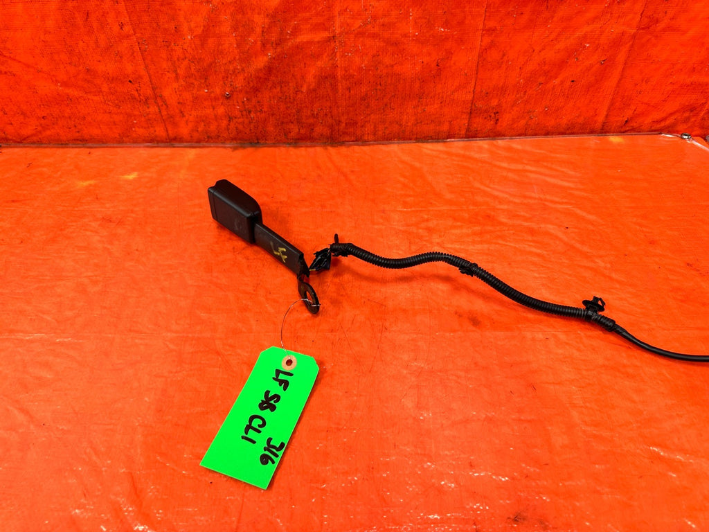 14 23 INFINITI Q50   DRIVER LEFT FRONT SEAT BELT BUCKLE CLIP   OEM 3162