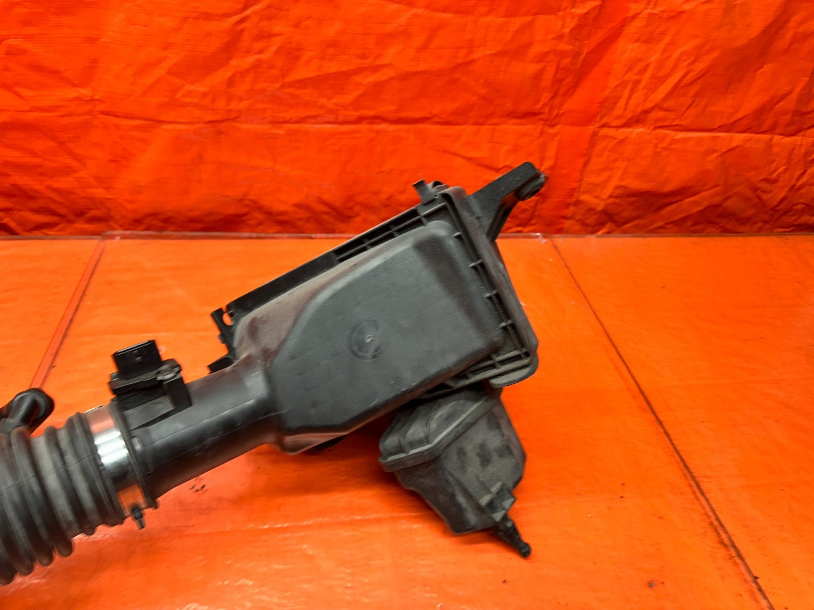 14-15 INFINITI Q50 4D 3.7L VQ37VHR RIGHT PASSENGER AIR INTAKE BOX TUBE OEM #Q506