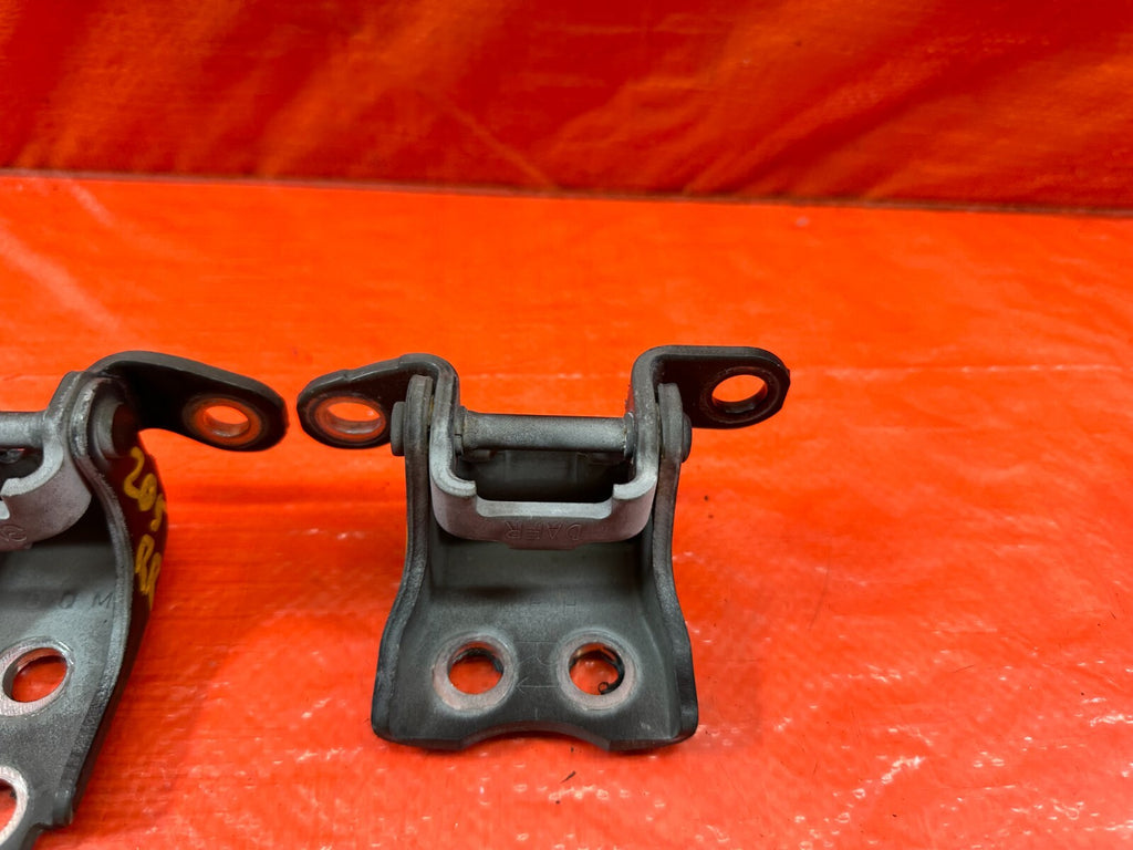 04 08 ACURA TSX   PASSENGER RIGHT FRONT DOOR HINGE SET UPPER LOWER   OEM #2056