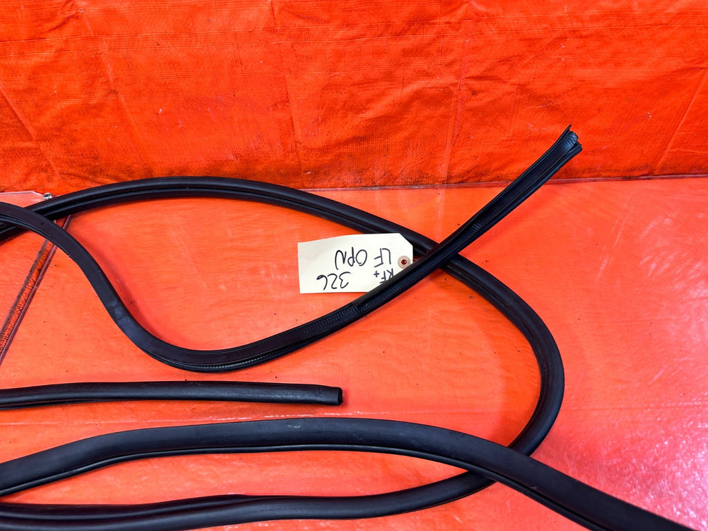 HYUNDAI GENESIS COUPE   CHASSIS TO DOOR OPEN TRIM WEATHER STRIP LEFT RIGHT 3263