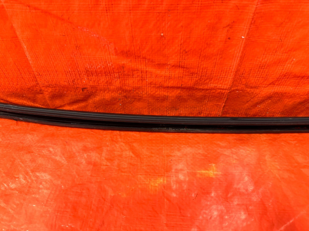 96 00 HONDA CIVIC   COUPE & HATCH   PASSENGER RIGHT DOOR GLASS SUB SEAL OEM #2877