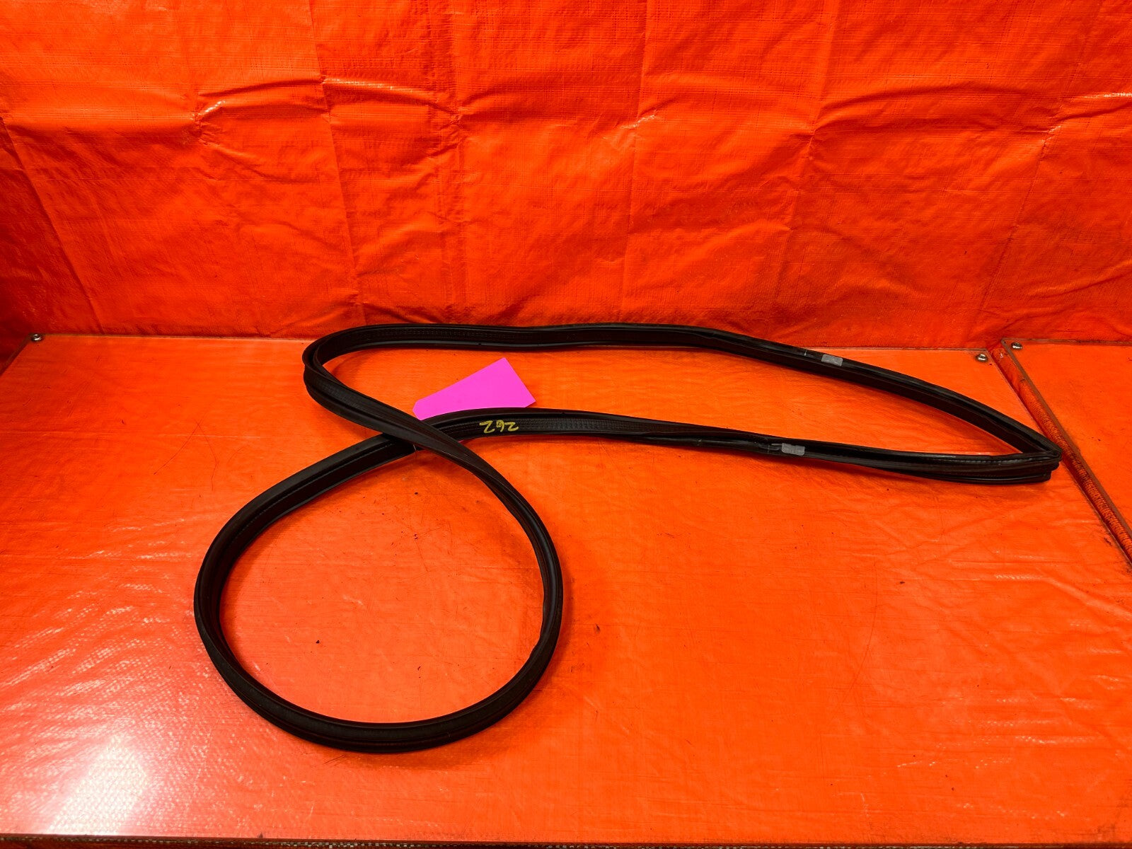 04 08 NISSAN 350Z CONVERTIBLE   REAR TRUNK WEATHER STRIP GASKET SEAL   OEM 2628