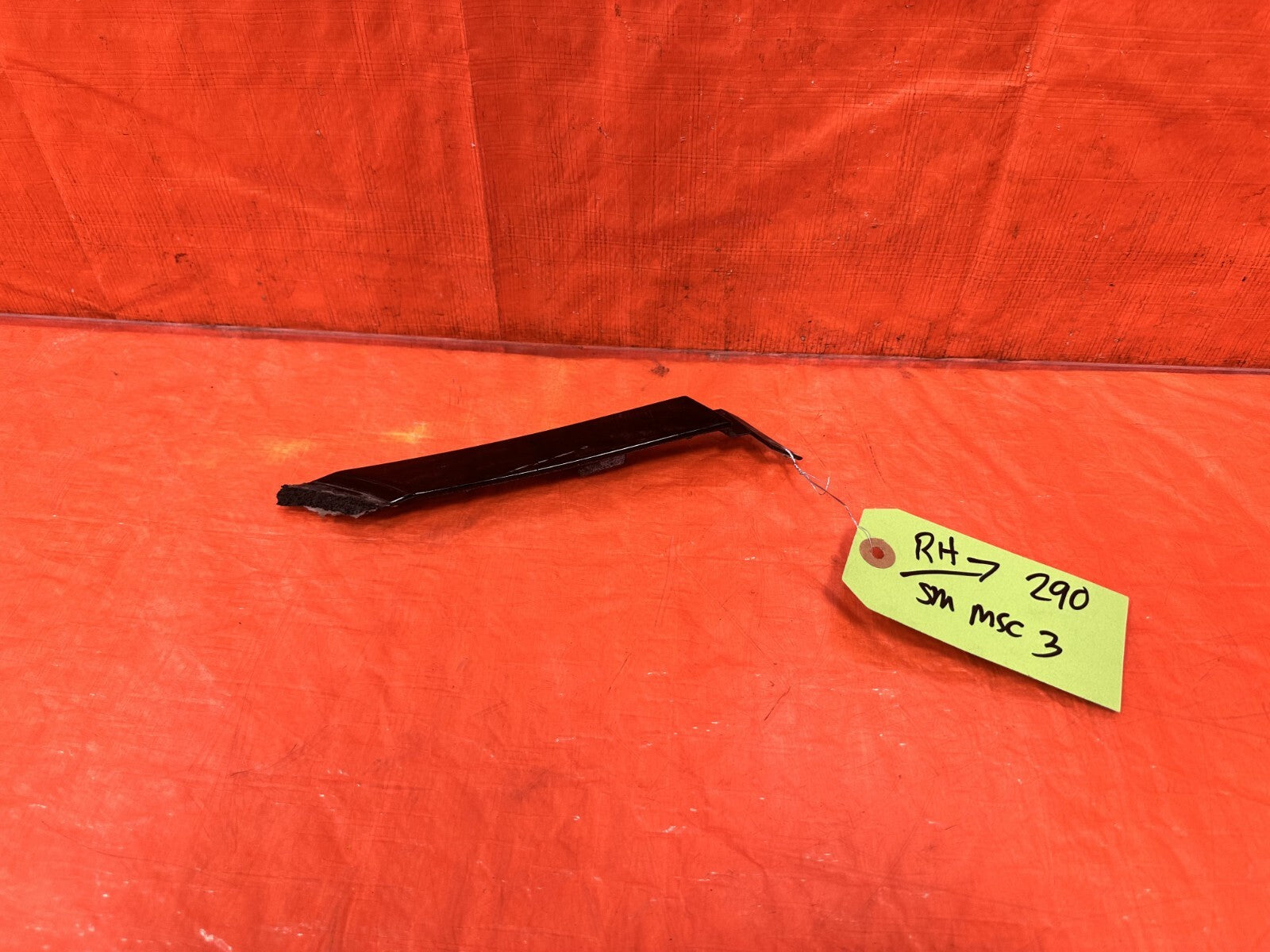 00 09 HONDA S2000   PASSENGER RIGHT QUARTER PANEL TRUNK TRIM CLIP BAD TAB OK 2900