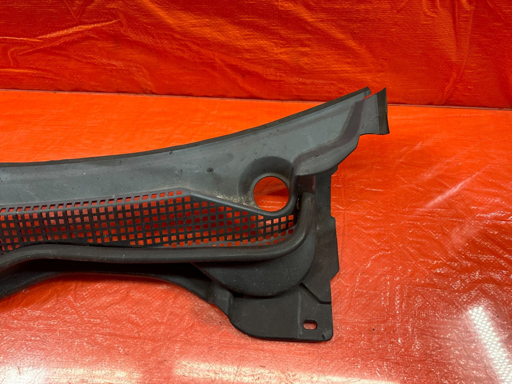 04 05 ACURA TSX   WINDSHIELD WIPER COWL TRIM PLASTIC   OEM FACTORY #1964