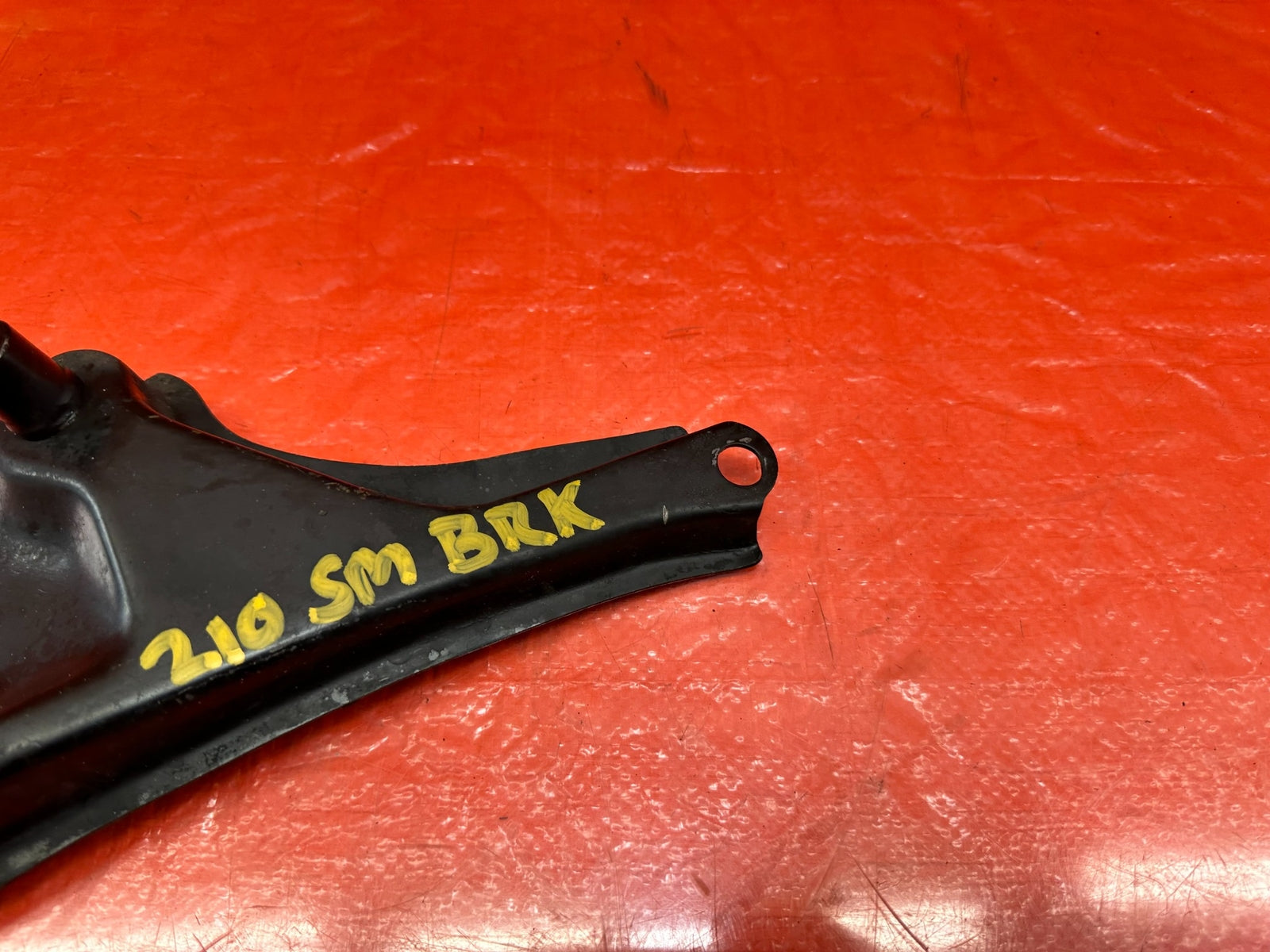 97 01 HONDA PRELUDE   LEFT   FRONT SUB FRAME STEERING RACK BRACKET STIFFENER 2106