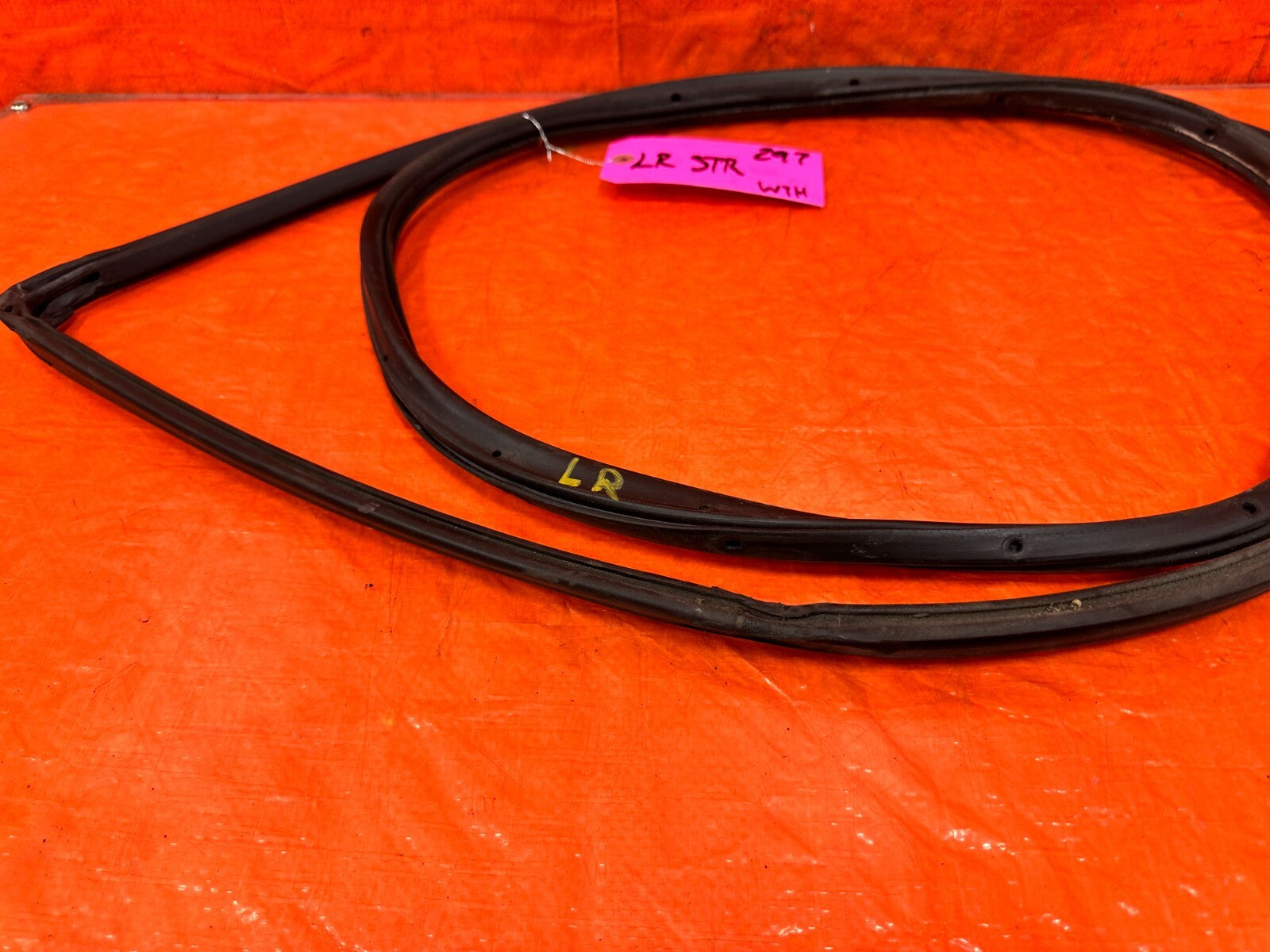 96 00 HONDA CIVIC SEDAN   DRIVER LEFT REAR   WEATHER STRIP SEAL GASKET OEM #2976