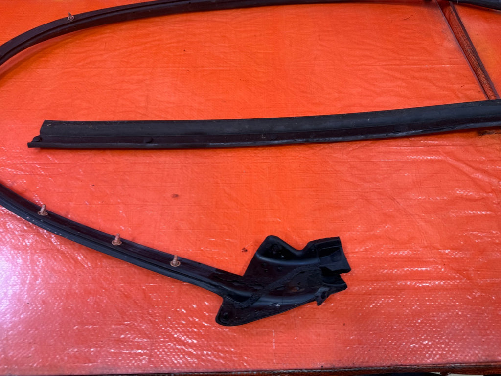 08 15 INFINITI G37 & Q60 2D COUPE RIGHT DOOR MOUNTED WEATHER STRIP OEM 3289
