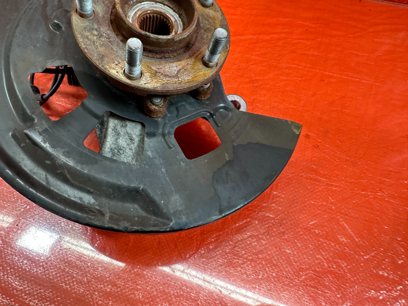 16 20 INFINITI Q50   AWD ONLY PASSENGER RIGHT FRONT SPINDLE KNUCKLE HUB OEM #2156