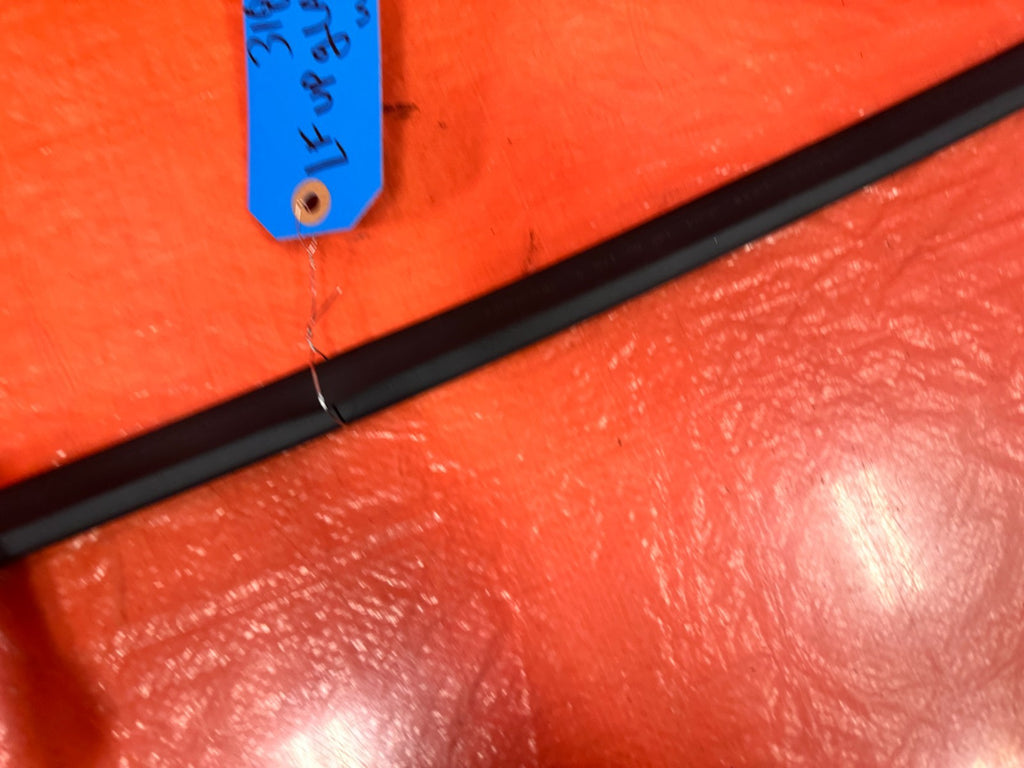 10 16 HYUNDAI GENESIS COUPE   LEFT UPPER DOOR MOUNTED WEATHER STRIP BY THE GLASS6