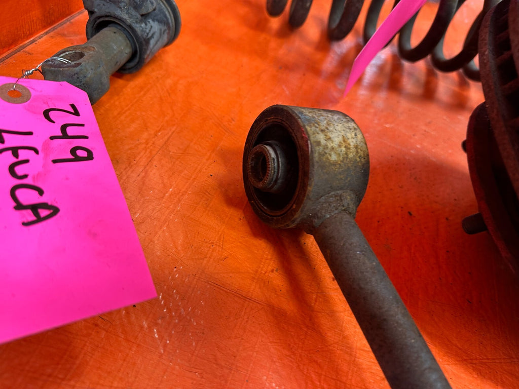 96 00 TOYOTA TACOMA   2.4L   MANUAL ONLY   LEFT FRONT SPINDLE W/ CONTROL ARMS18
