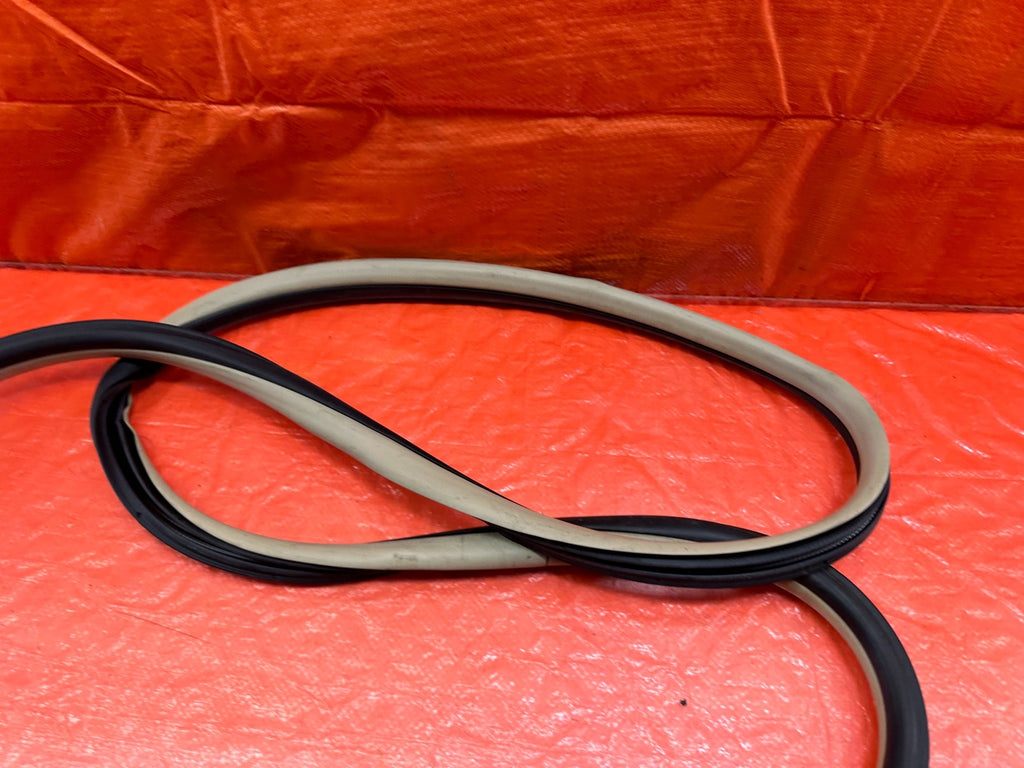 04 08 ACURA TSX   LEFT REAR   DOOR TO CHASSIS WEATHER STRIP OPEN TRIM OEM #2057