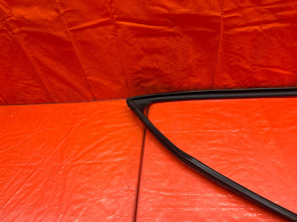 09 14 ACURA TSX   PASSENGER RIGHT FRONT WINDOW GLASS RUN CHANNEL   OEM #2348