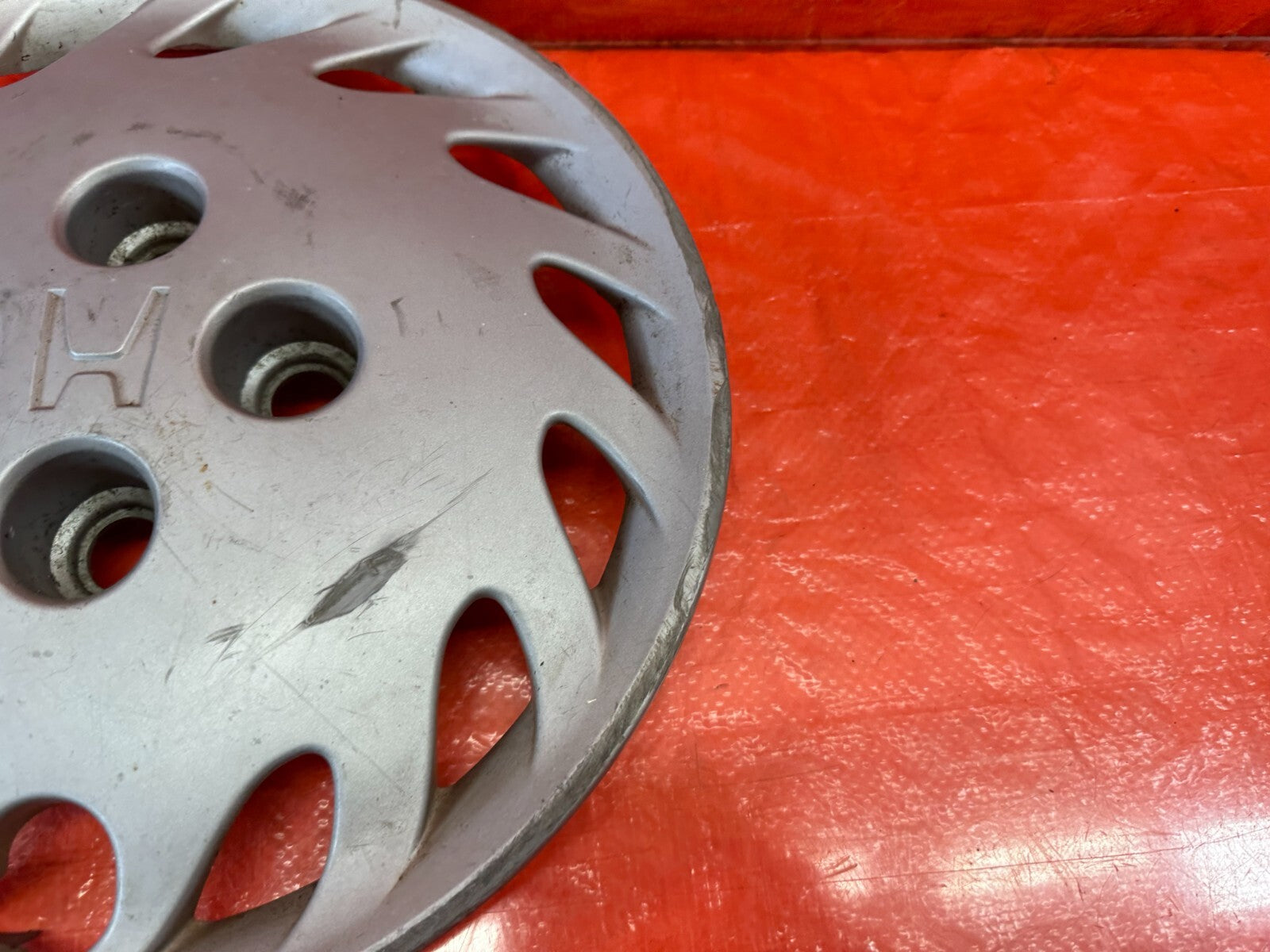 92 95 HONDA CIVIC   FACTORY WHEEL HUB CAP WHEEL PLASTIC COVER   OEM FACTORY OE 13