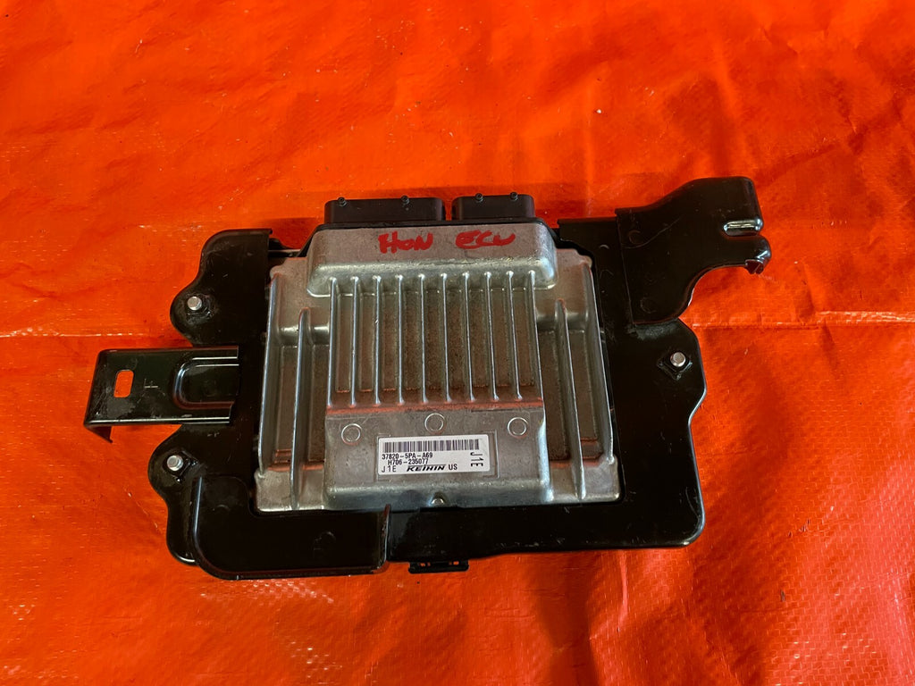 2018 18 HONDA CR V CRV   ENGINE COMPUTER ECU ECM EBX   37820 5PA A69   OEM OE0