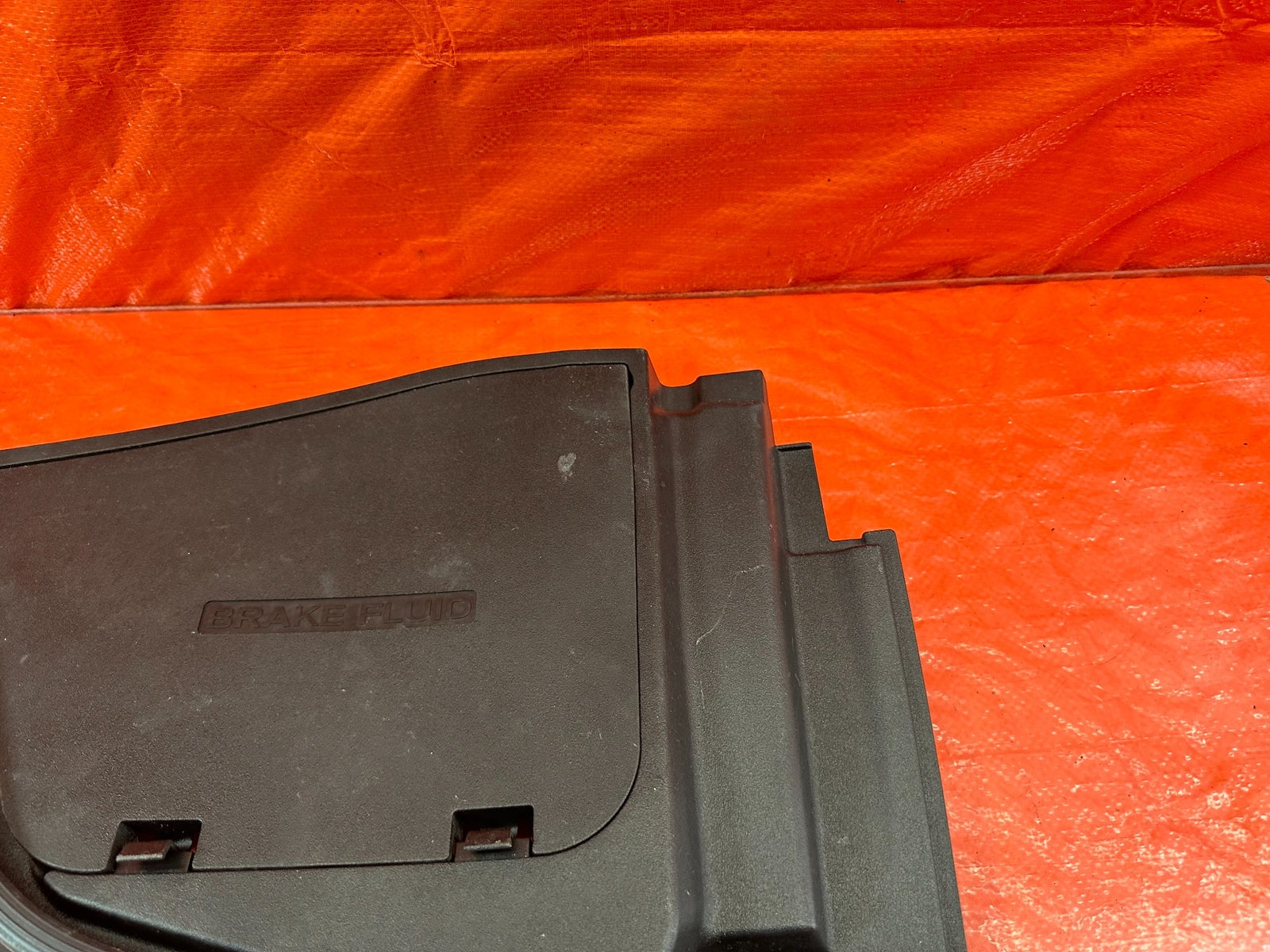 14 20 INFINITI Q50 Q60   BRAKE FLUID UNDER HOOD TRAY FRAME PLASTIC   OEM #1857