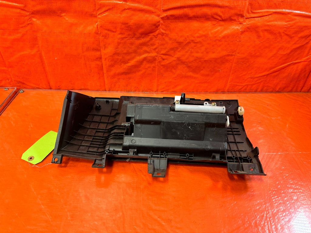 03 07 INFINITI G35 COUPE   GLOVE BOX ASSEMBLY   BLACK COLOR   OEM #2981