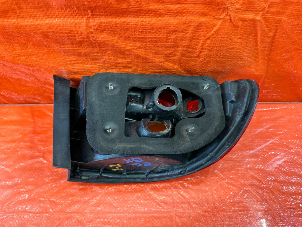 92 95 HONDA CIVIC   COUPE & SEDAN   PASSENGER RIGHT OUTER TAIL LIGHT LAMP OEM9