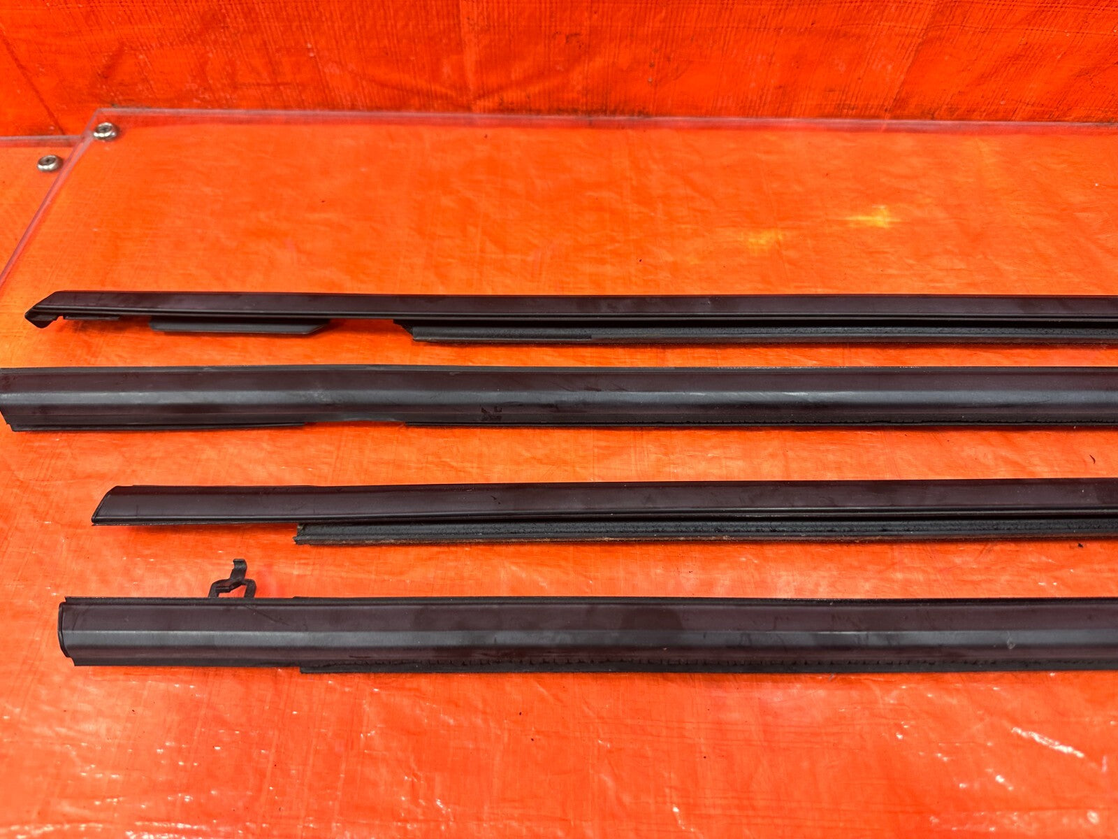 06 11 CIVIC 4D SEDAN   EXTERIOR DOOR WINDOW GLASS TRIM SET LEFT RIGHT   OEM #2824