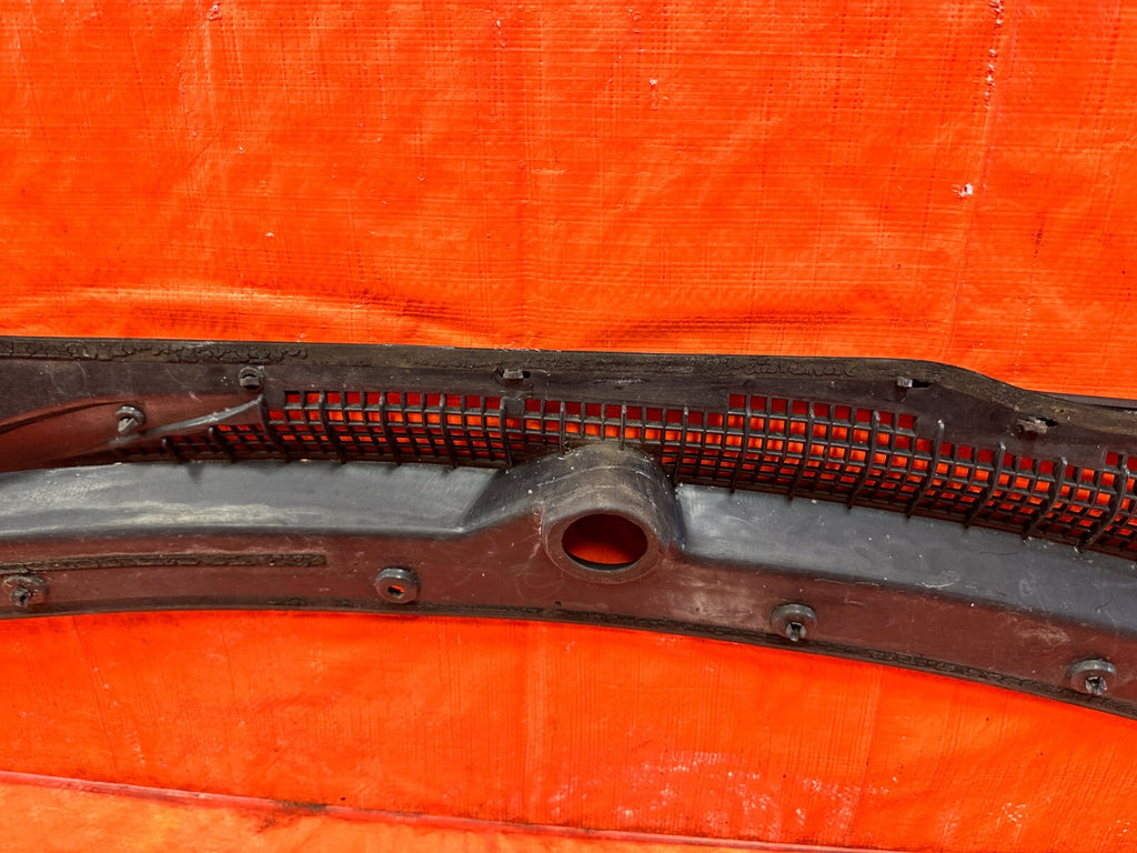 93 97 HONDA DEL SOL  WINDSHIELD WIPER COWL TRIM PLASTIC   OEM FACTORY #2949