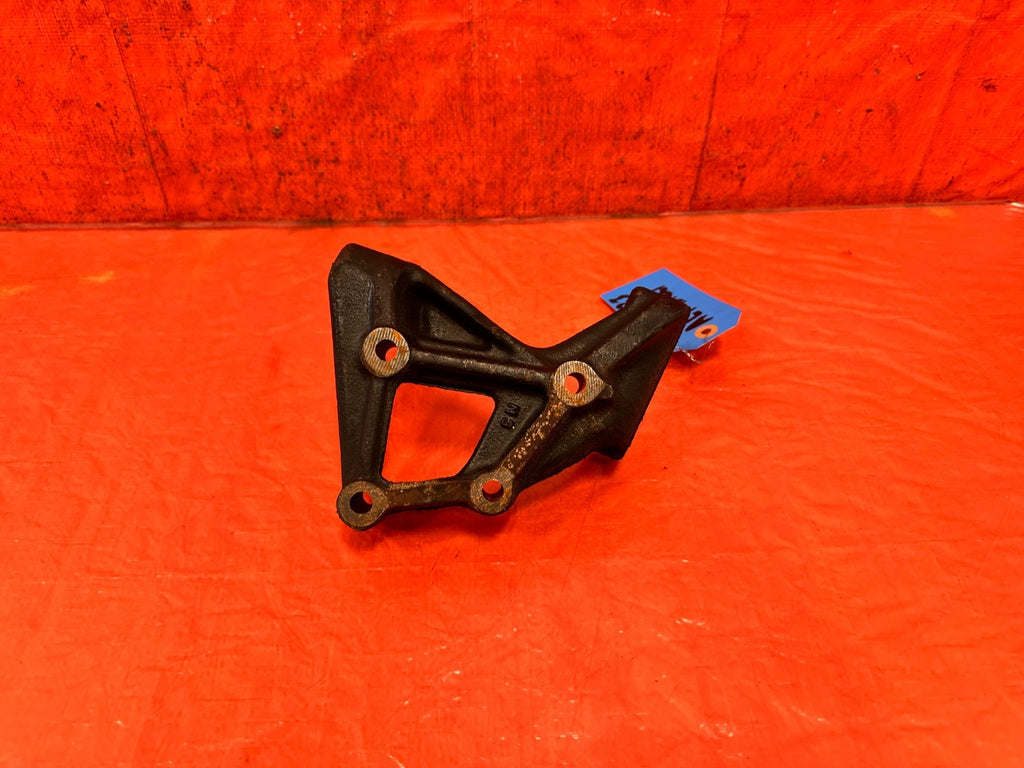 93 01 HONDA PRELUDE   H22 ENGINE MODELS ONLY   ALTERNATOR BRACKET   OEM #3233