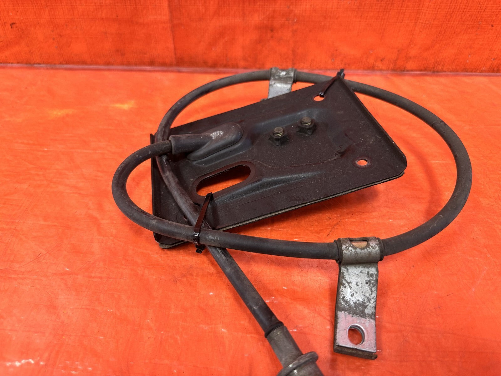00 09 HONDA S2000   PASSENGER RIGHT EMERGENCY PARKING BRAKE CABLE LINE   OEM 2902