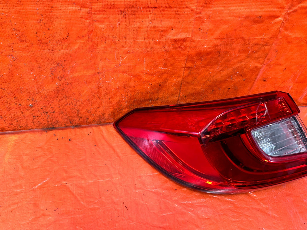 18 22 HONDA ACCORD   DRIVER LEFT TAIL LIGHT LAMP OUTER QUARTER PANEL OEM 3244