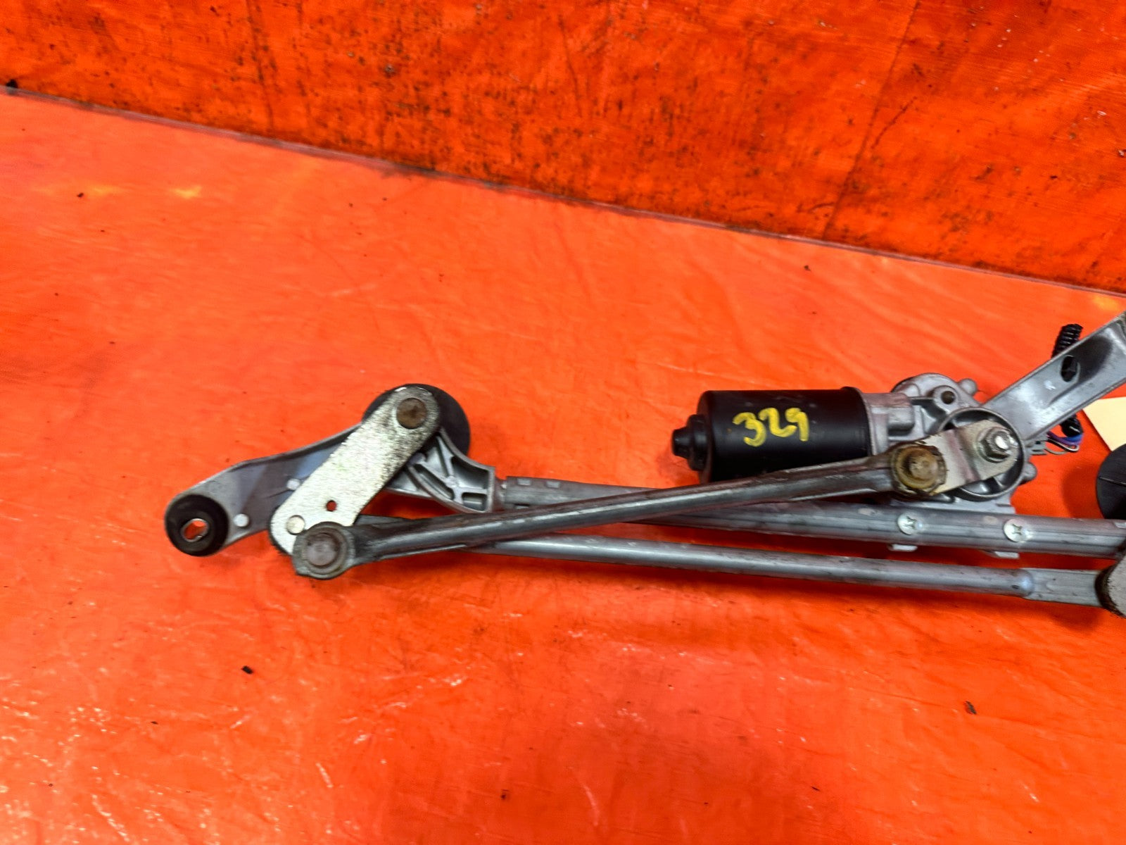 08 15 INFINITI G37 Q60 COUPE FRONT WINDSHIELD WIPER MOTOR LINKAGE OEM #32911