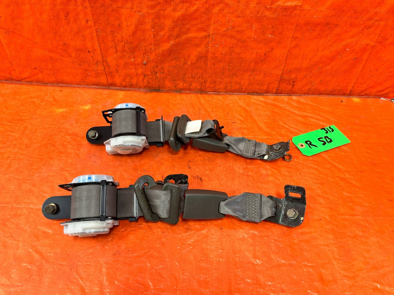02 06 ACURA RSX TYPE S & BASE   REAR SEAT BELT SET LEFT RIGHT TAN GRAY OEM #3150