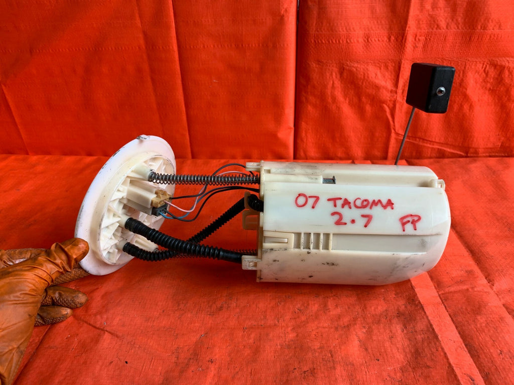 OEM 2007 07 TOYOTA TACOMA 2.7L BASE   FUEL PUMP ASSEMBLY SENDING UNIT0