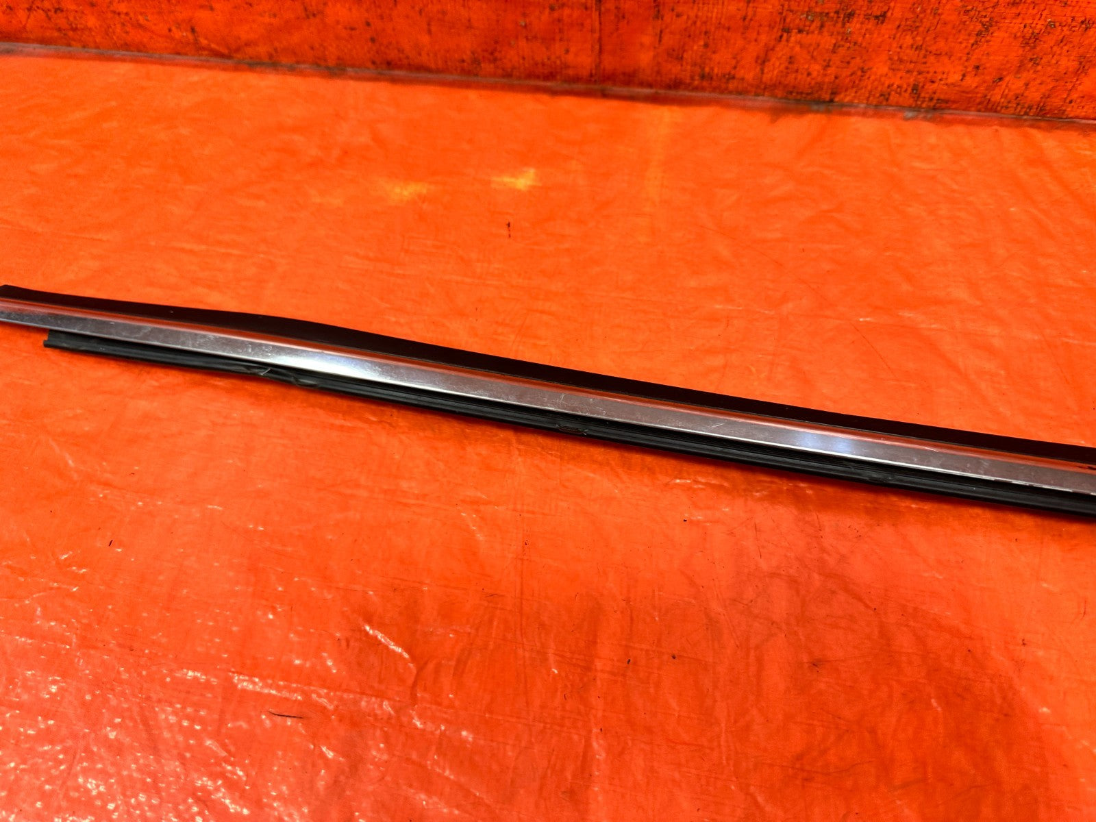 09 15 INFINITI G37 CONVERTIBLE   LEFT REAR EXTERIOR WINDOW GLASS TRIM   OEM 3293