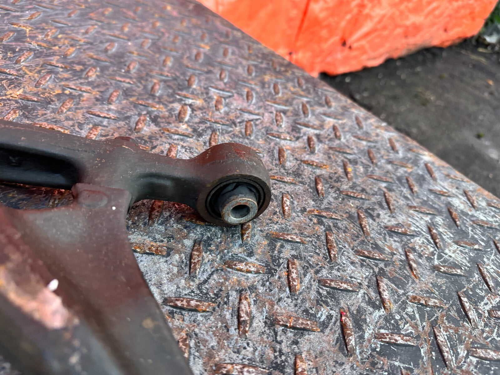 93 97 HONDA DEL SOL   LEFT AND RIGHT FRONT LOWER CONTROL ARMS   CORE USE ONLY16