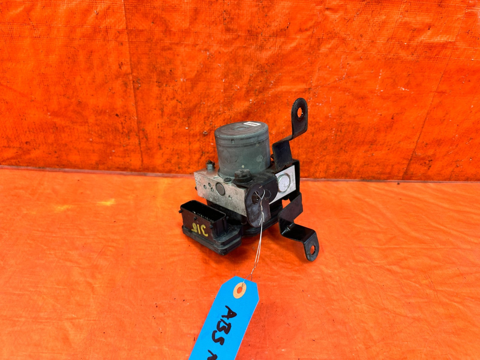 13 16 HYUNDAI GENESIS COUPE   ABS PUMP ANTI SKID LOCK ACTUATOR VSA MODULATOR OEM3