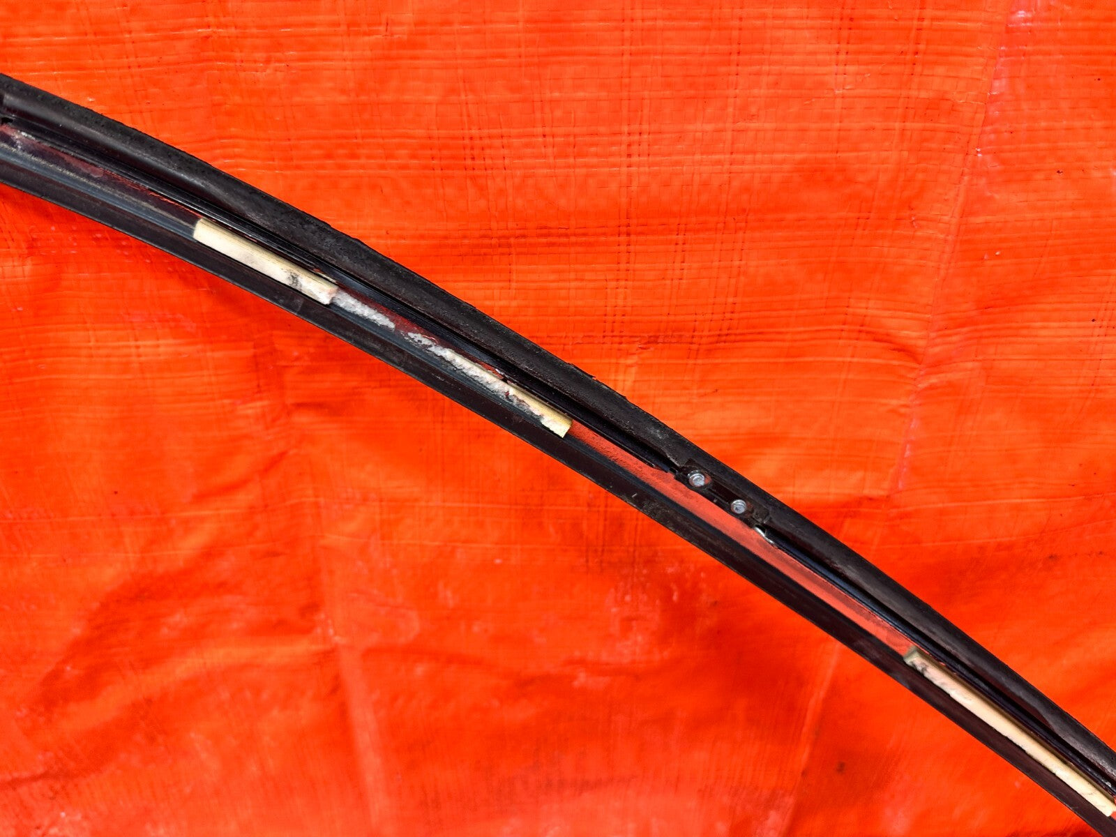 92 00 LEXUS SC300   PASSENGER RIGHT REAR QUARTER GLASS TRIM   OEM FACTORY #27620