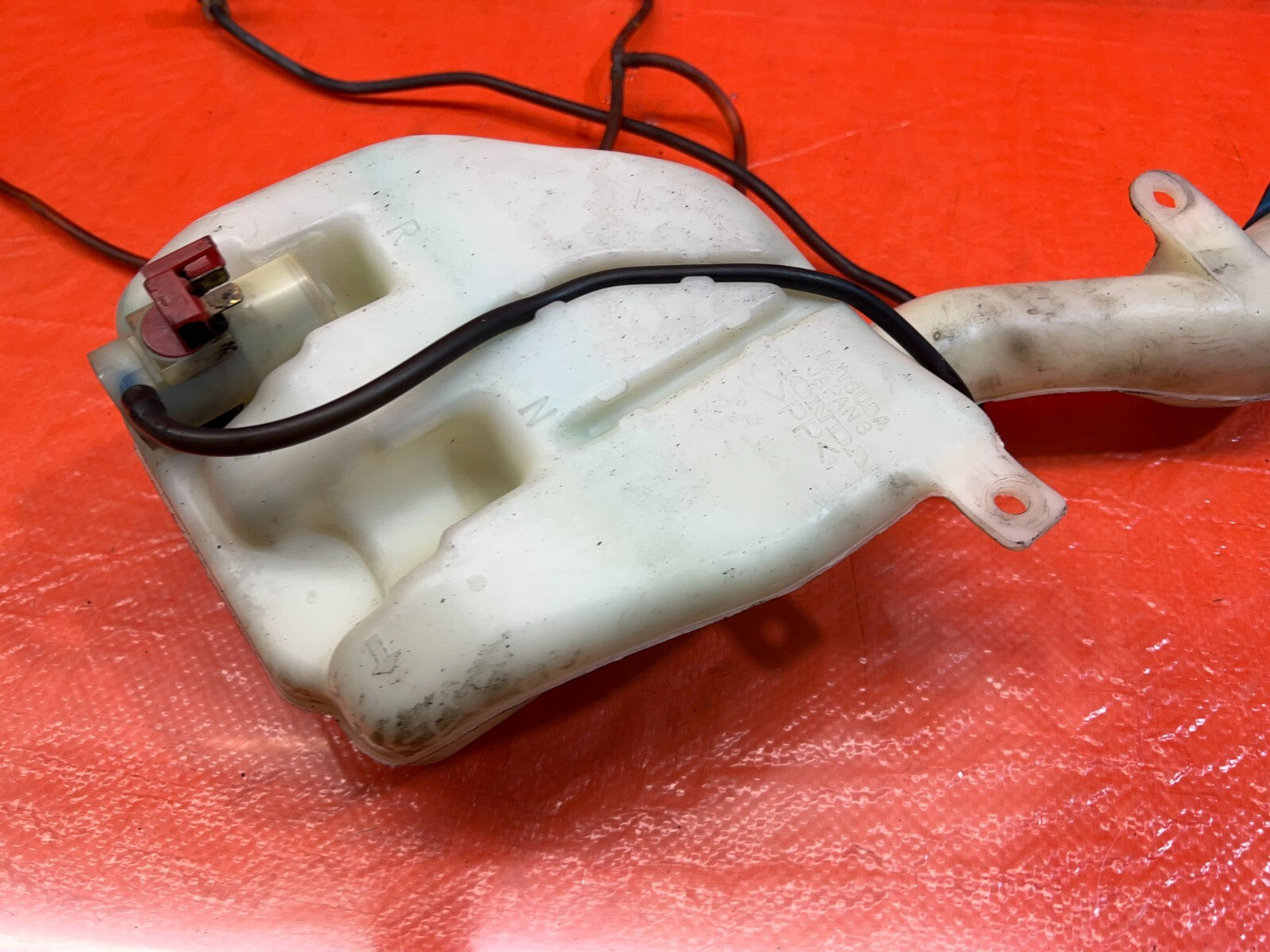94 96 ACURA INTEGRA SEDAN WINDSHIELD WIPER RESERVOIR TANK W/ MOTOR & LINES #1595