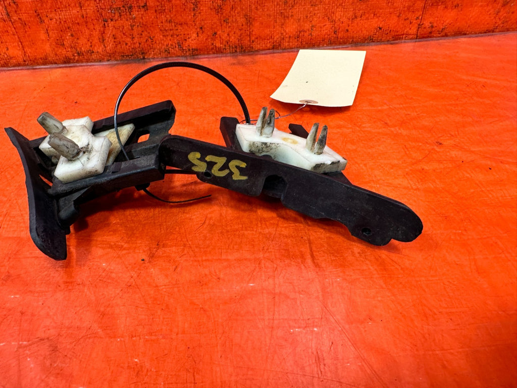 90 91 HONDA CIVIC HATCH  LEFT AND RIGHT REAR BUMPER BRACKETS RETAINERS CLIP 3253