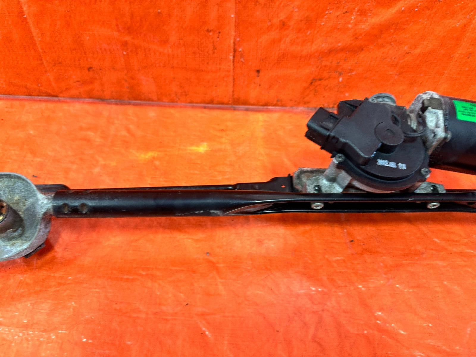 10 16 HYUNDAI GENESIS COUPE WINDSHIELD WIPER MOTOR W/ LINKAGE COMPLETE OEM 2993