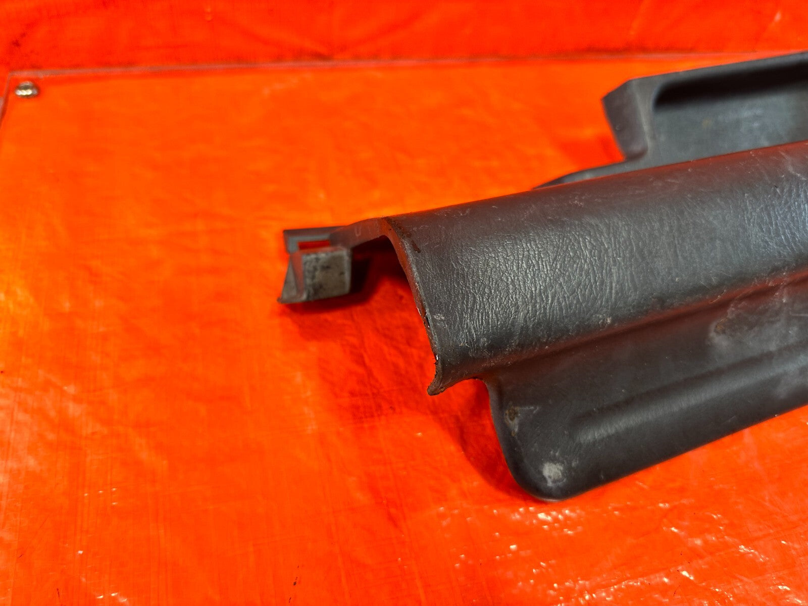 96 00 HONDA CIVIC COUPE   LEFT AND RIGHT FLOOR PILLARS SCUFF PLATES GRAY OEM 2744