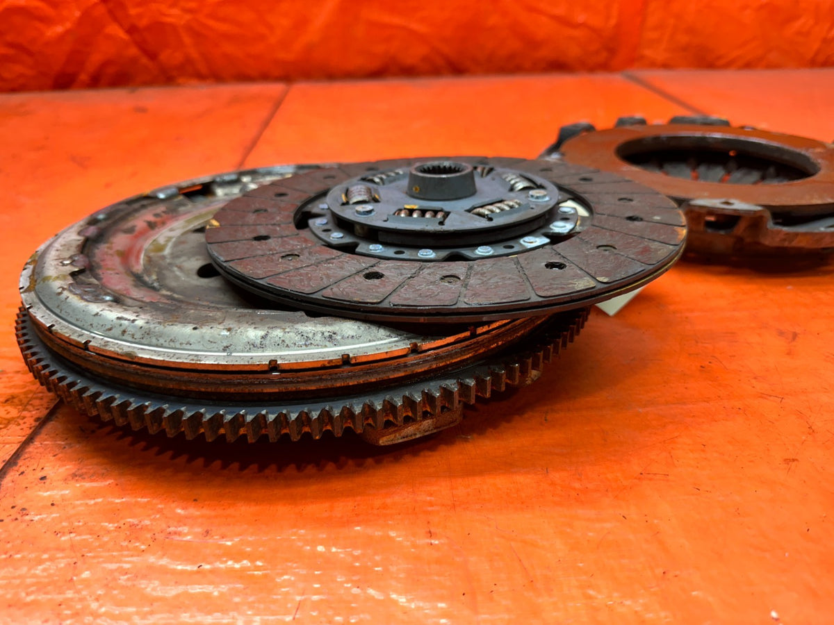 03-06 NISSAN 350Z 3.5L VQ35DE 6 SPEED MANUAL CLUTCH DISC AND FLYWHEEL OEM #3466