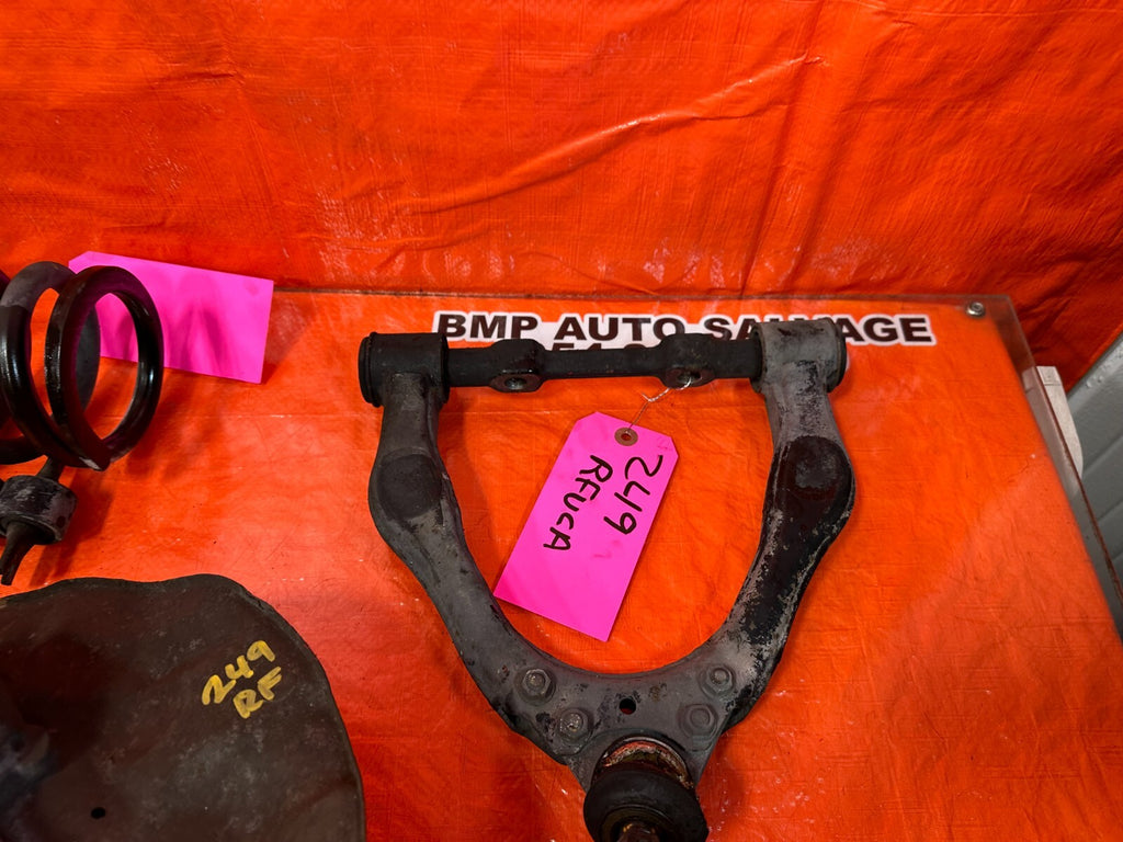 96 00 TOYOTA TACOMA   2.4L   MANUAL ONLY   RIGHT FRONT SPINDLE W/ CONTROL ARMS19