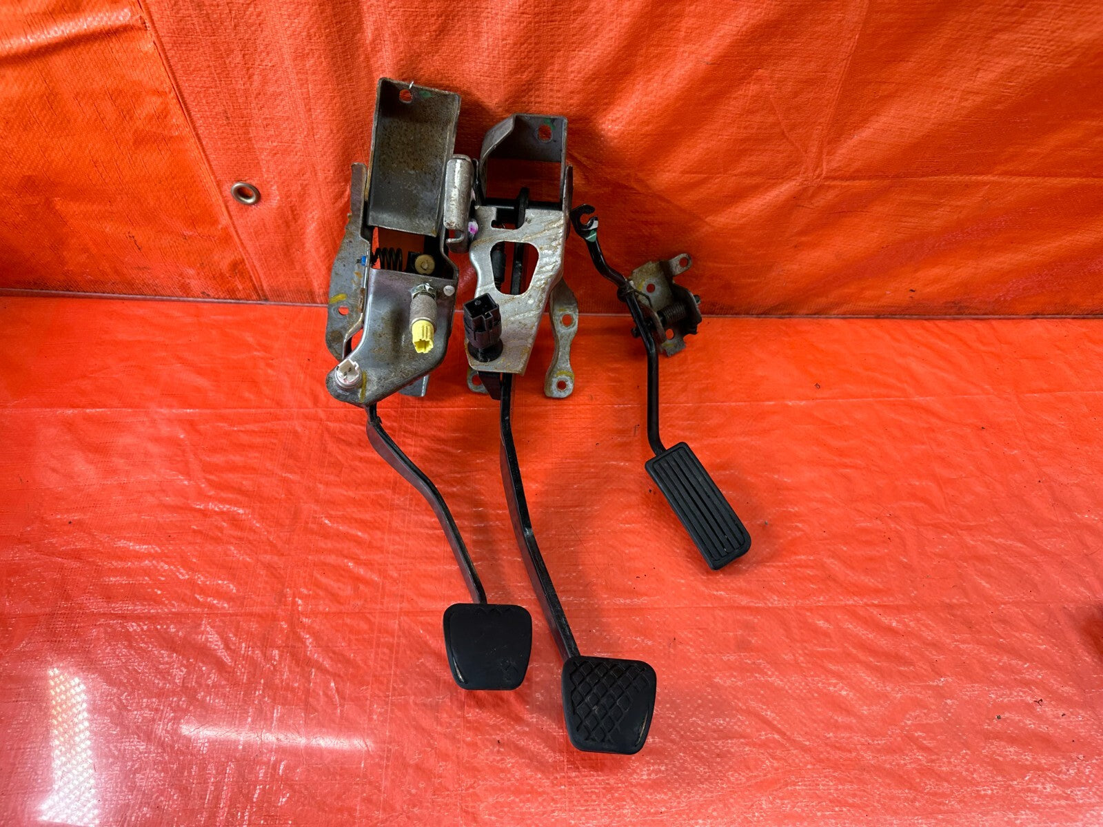 02 05 HONDA CIVIC SI EP3 HATCH   MANUAL PEDALS   GAS BRAKE CLUTCH   OEM #2306