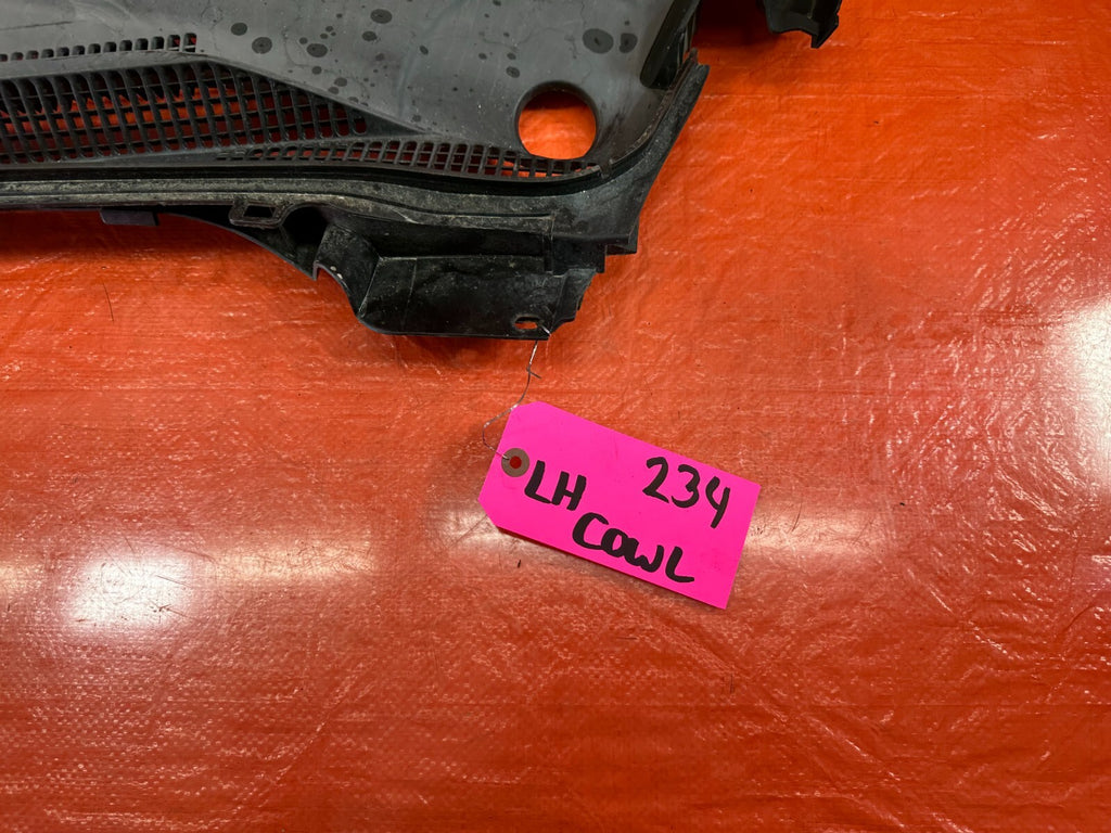 04 08 ACURA TL   WINDSHIELD WIPER COWL OUTER TRIM   DRVIER LEFT SIDE   OEM #2345