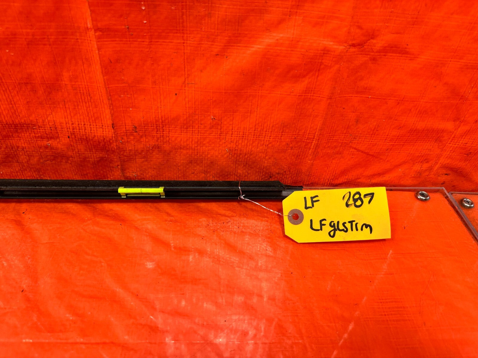 96 00 HONDA CIVIC COUPE HATCH EXTERIOR DOOR WINDOW GLASS TRIM LEFT SIDE 2876