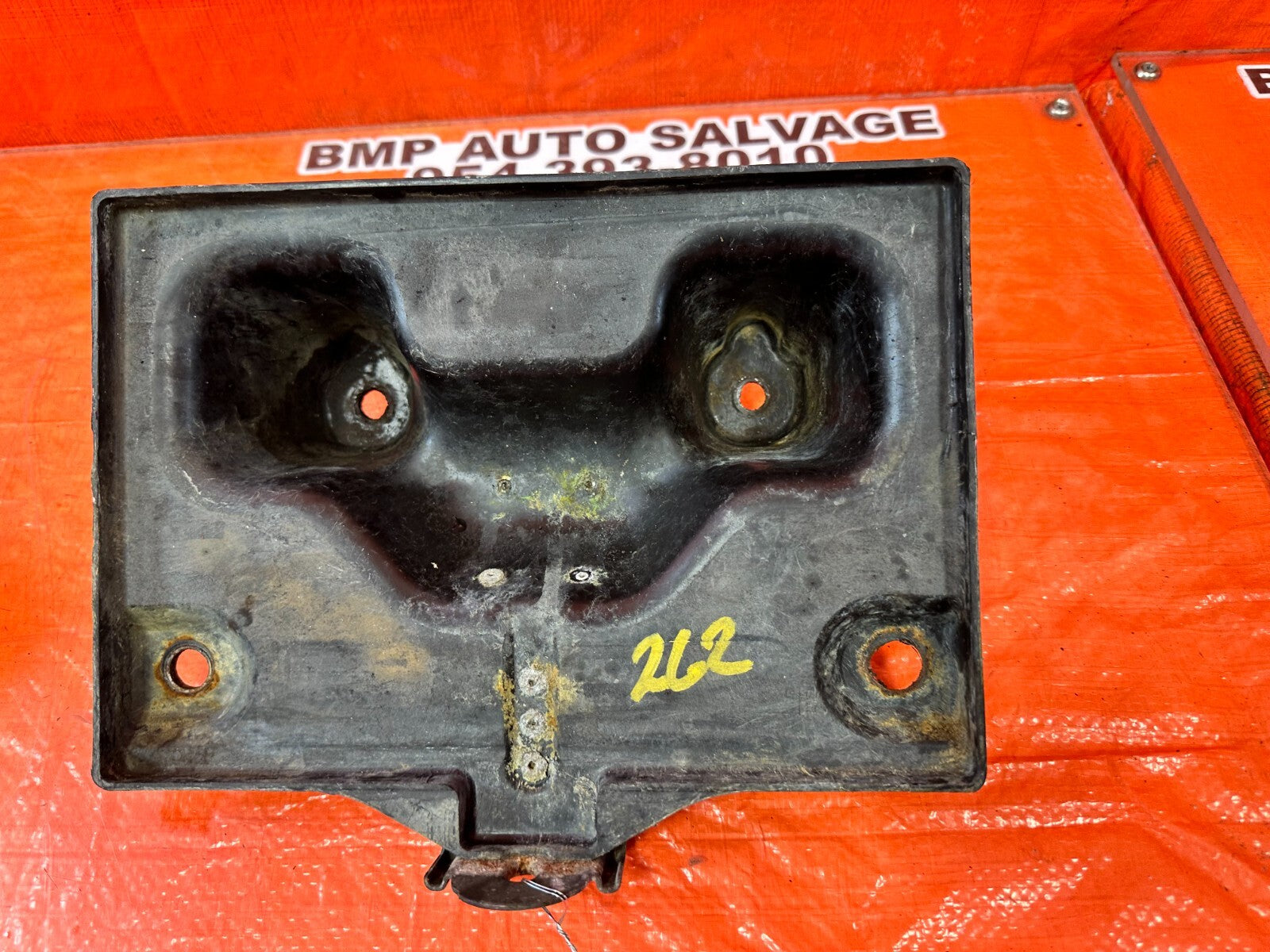 03 09 NISSAN 350Z   BATTERY MOUNTING TRAY BRACKET   OEM FACTORY #2625